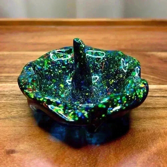 Hand Crafted Resin Ring Holder - Picture 2 of 2